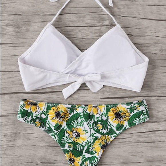 Halter Top with low Rise bikini - Picture 3 of 7